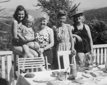 auf der Terrasse ca 1939