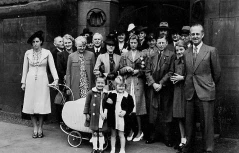 Familienbild 8. Juni 1941 Leipzig ref. Kirche Taufe Julchen